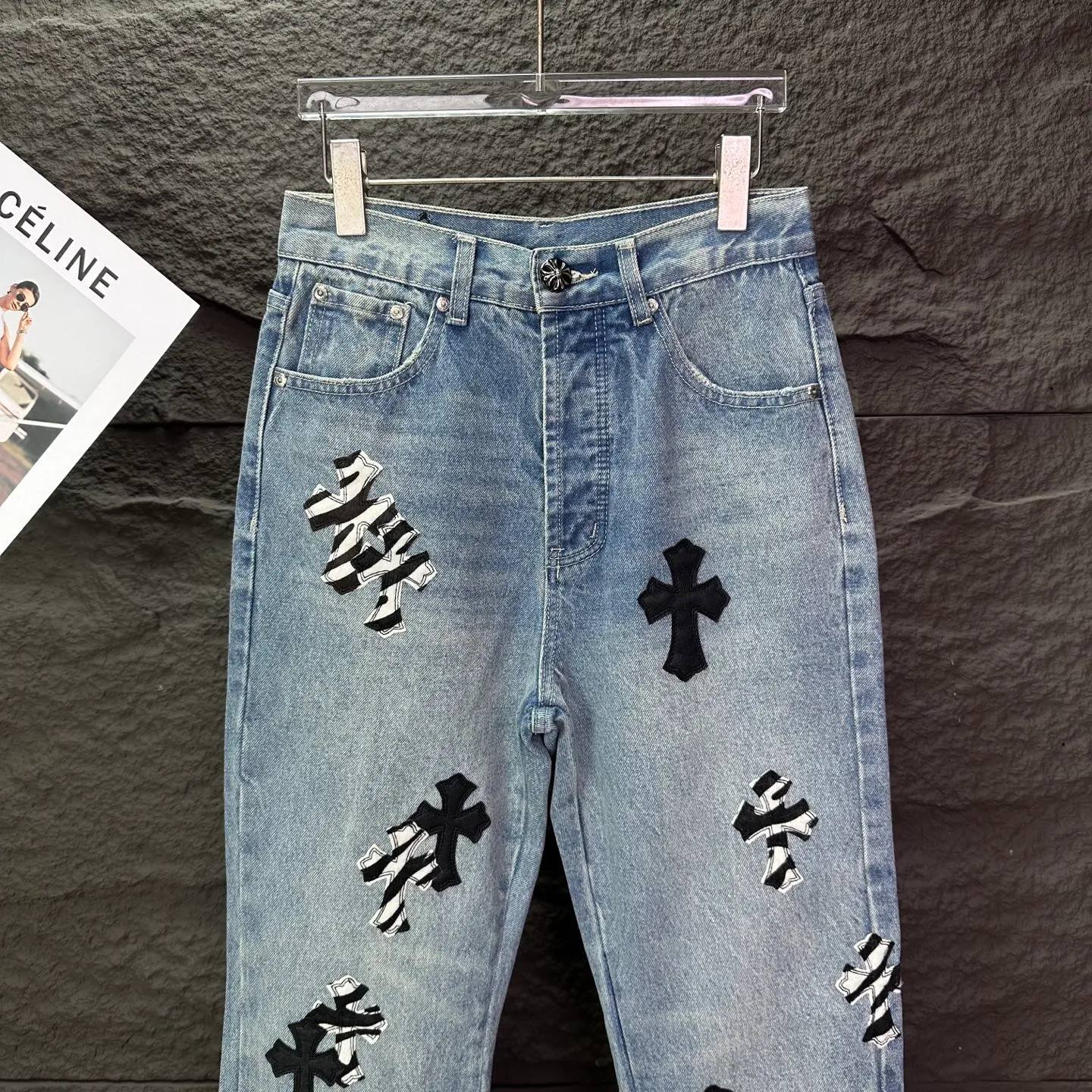 P290 GALLERY DEPT. & Croixin co-branded 2025 new retro zebra print black large cross leather couple's bootcut jeans 🔥High version🔥High version🔥 Top ceiling quality Styles with different wash textures, very friendly to people with thin legs and thick legs, the bootcut version is very flattering leg shape Timeless moderate length, easy to match with casual, basic styling for various styles, a must-have in the wardrobe! The fabric is stiff but also makes the upper body soft without losing texture. The washing process is even more perfect. It is a must-have item for everyone! ! ! Washed wheat, hang tag, pants label, three complete labels, color: blue, size: 28, 30, 32, 34, 36 (five sizes)
